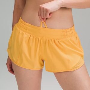 Lululemon Hotty Hot Low-Rise Lined Short 2.5”